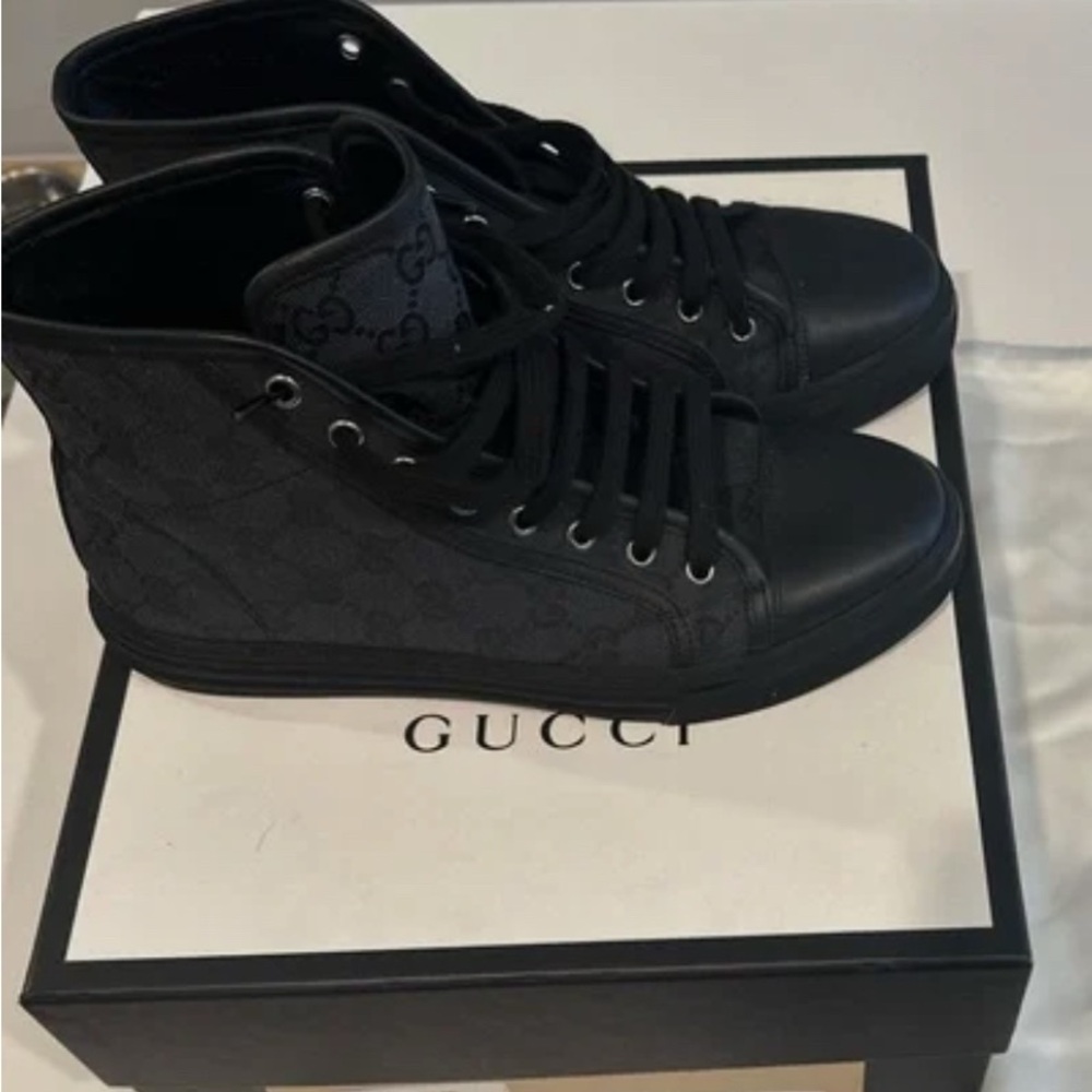 Authentic GUCCI GG Canvas
Sneakers Men's Black
426188 Size 8

no box included
